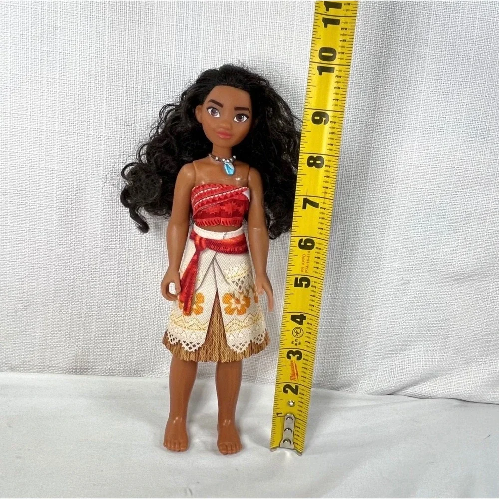 Disney Moana of Motunui 11 Inch Fashion Doll with Signature Outfit and Necklace